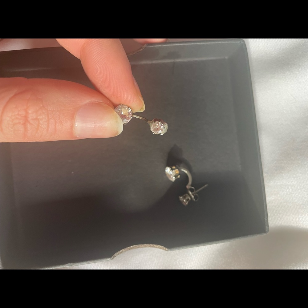 Rhinestone sterling silver plated earring. Great condition and super cute.
